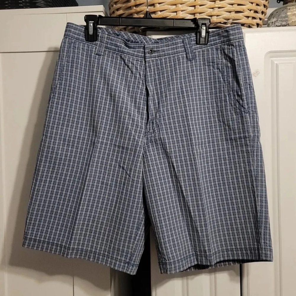 Tommy Bahama Men's Blue Shorts Sz 34 Silk Blend Pin Striped Embroidered Chinos